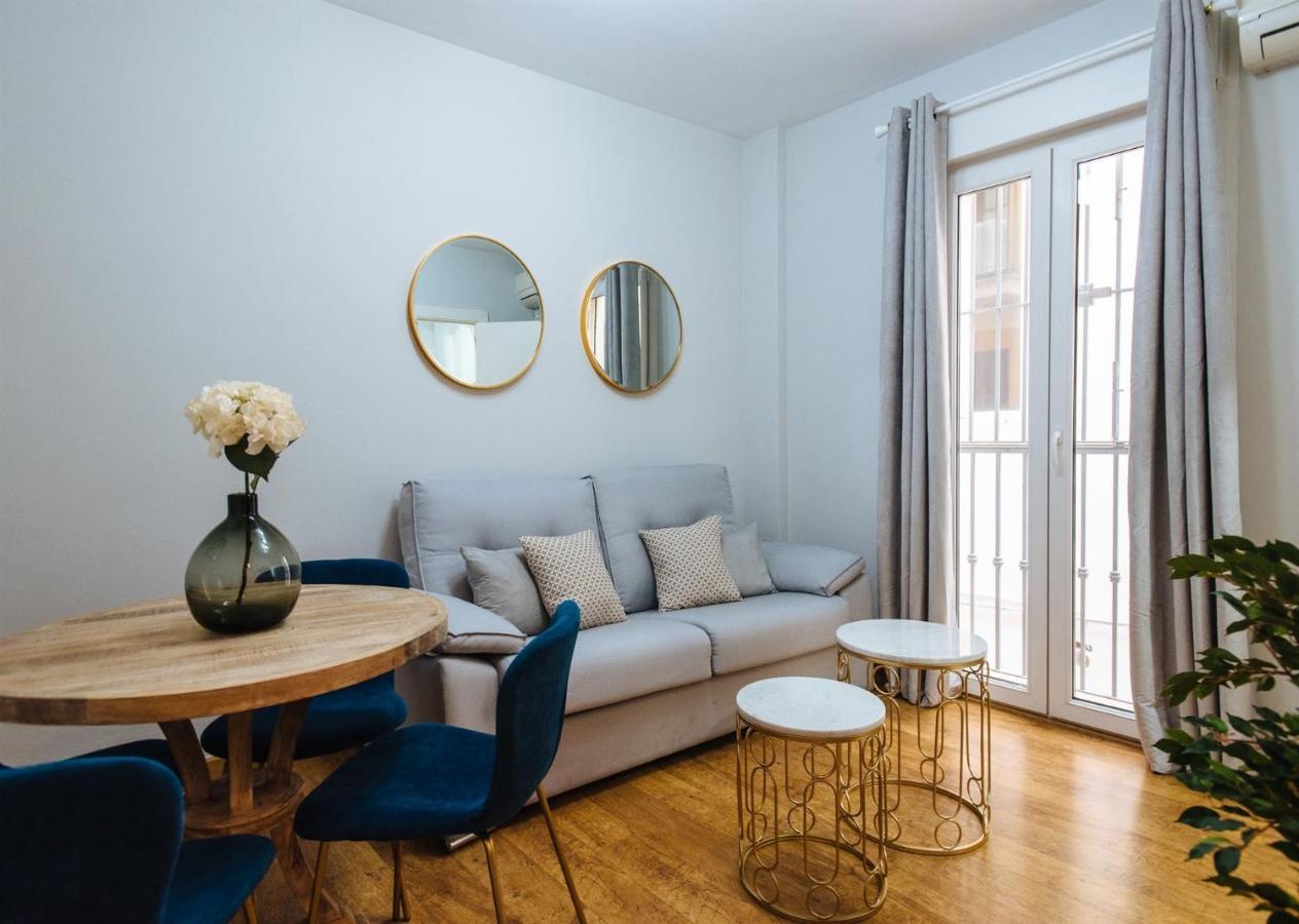 Feijoo Suite Apartment Sevilla Bagian luar foto
