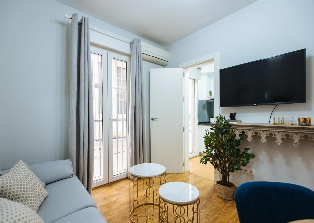 Feijoo Suite Apartment Sevilla Bagian luar foto