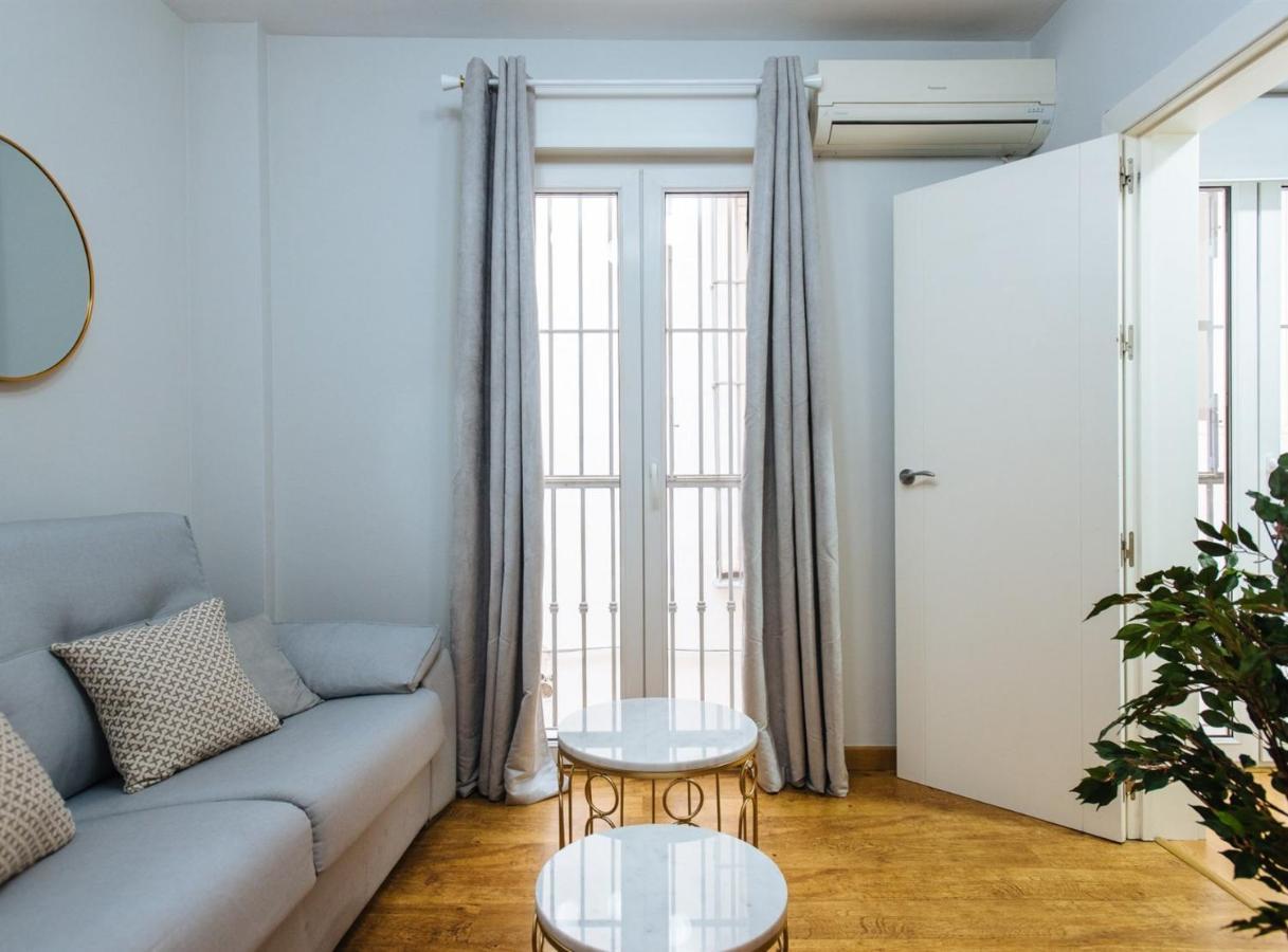 Feijoo Suite Apartment Sevilla Bagian luar foto