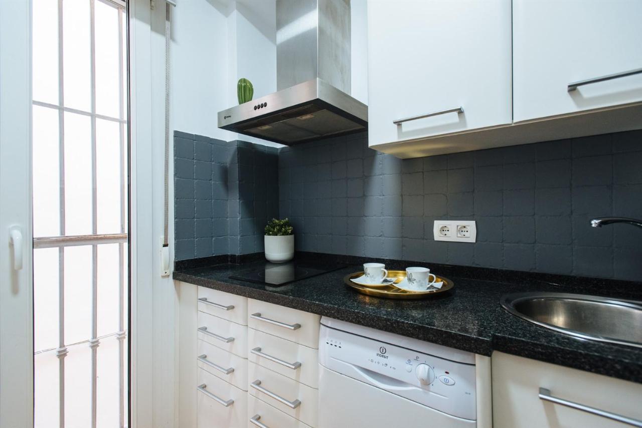 Feijoo Suite Apartment Sevilla Bagian luar foto